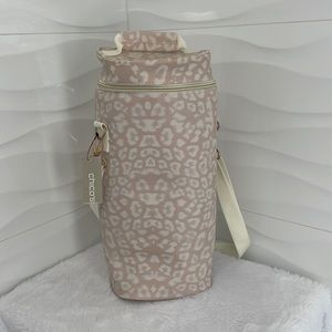 New with tags!! Chico’s Snow Leopard Wine Bag